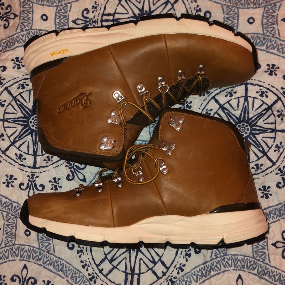 Danner Mountain 600